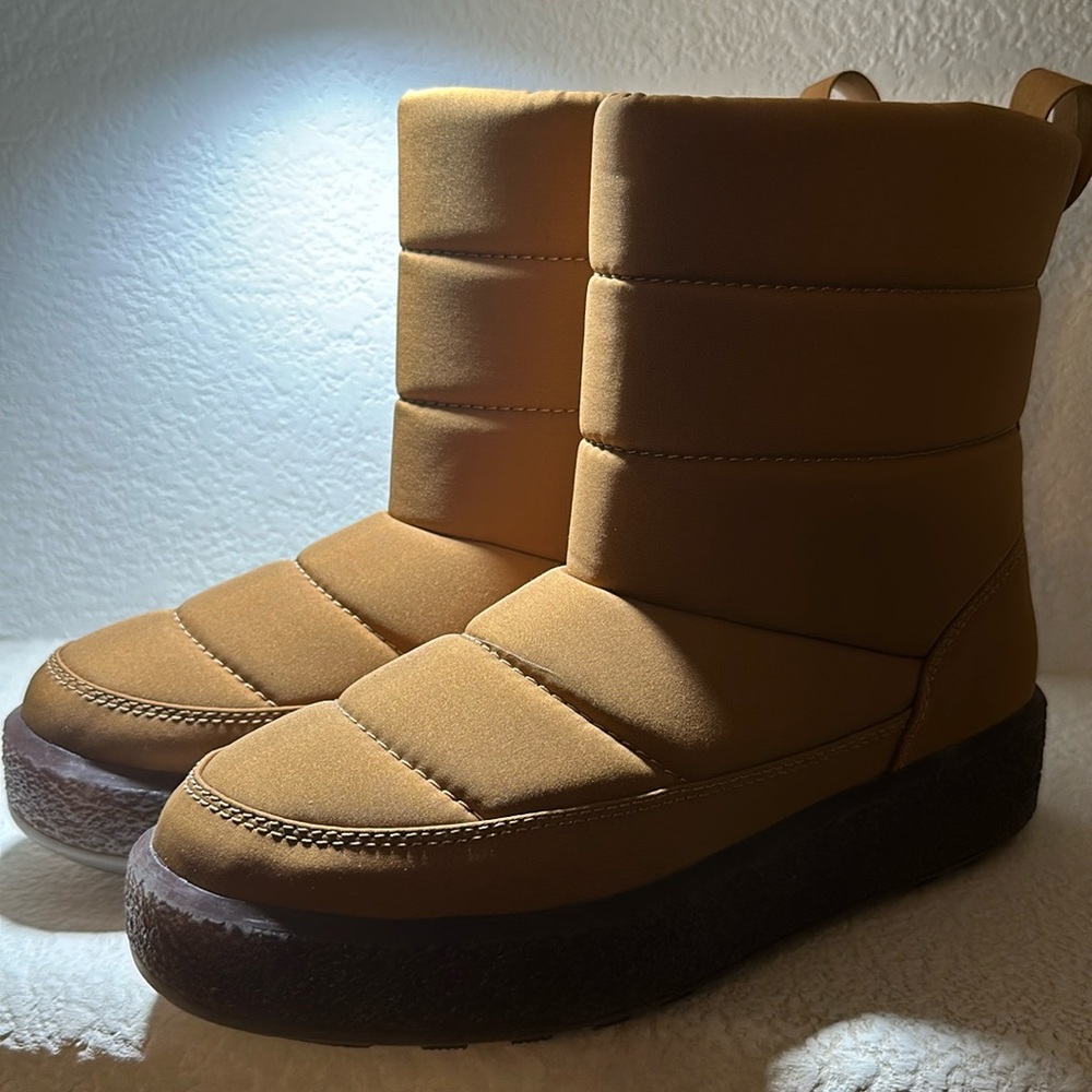 Madewell the toasty puffer boot. Womens 9. Brand new. No box